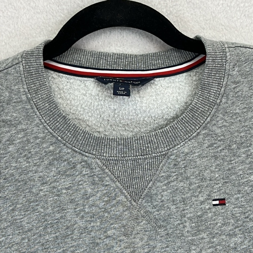 Tommy Hilfiger Women’s Crewneck Sweatshirt Size Small Gray Pullover Cotton/Poly - Picture 3 of 11